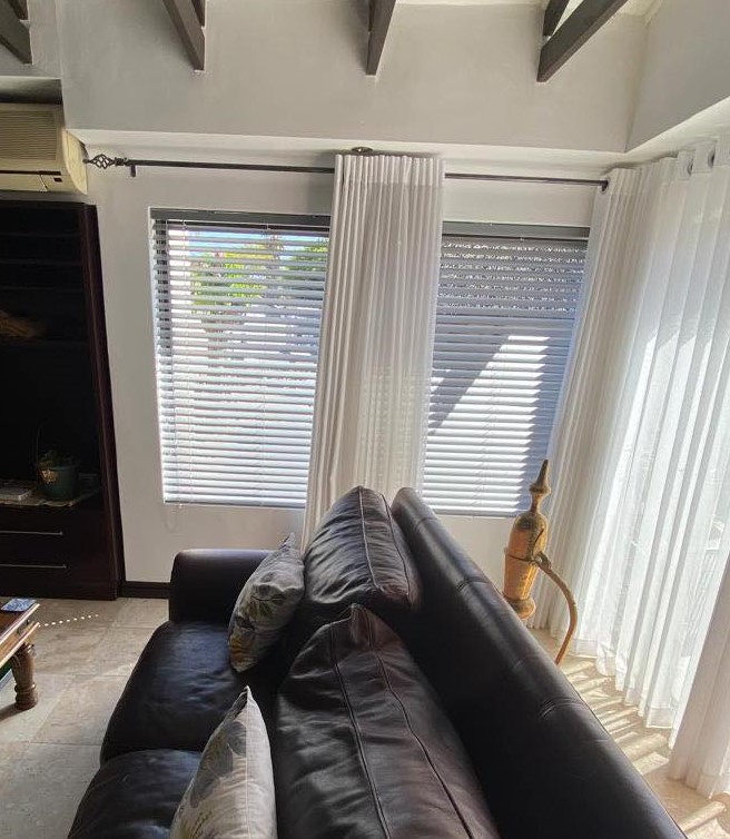 Venetian Blinds Photo (2/2)