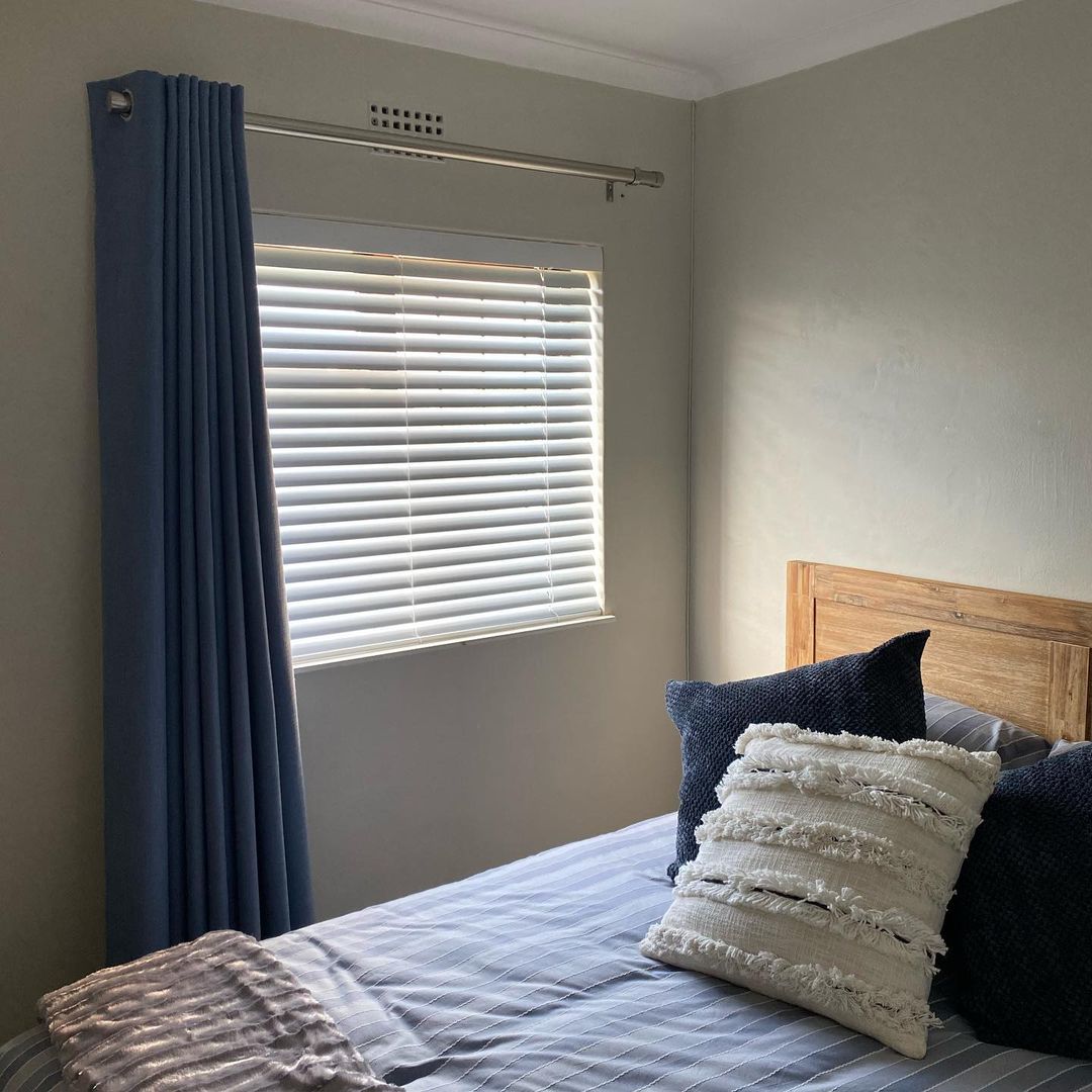 Venetian Blinds Photo (2/2)