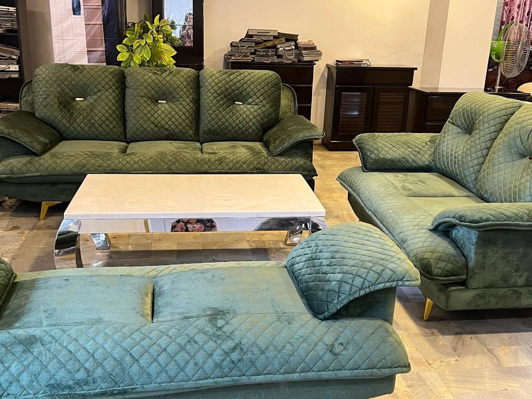 Sofa Photo (2/2)