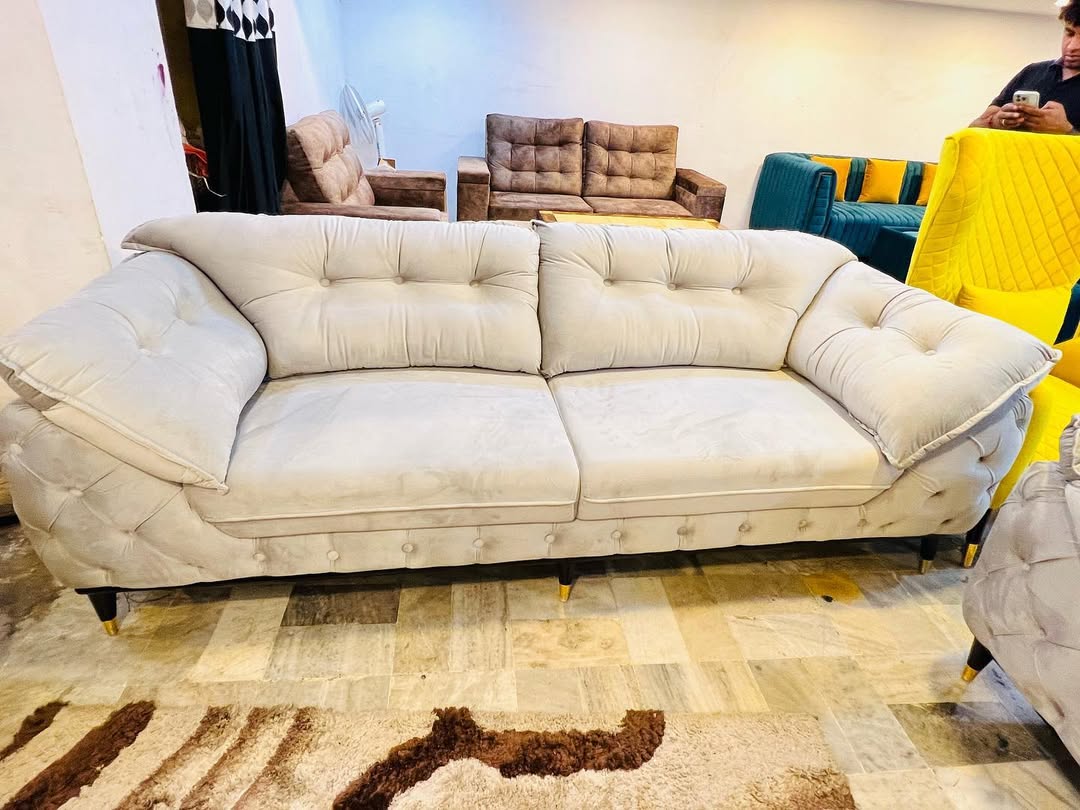 Sofa Photo (2/3)