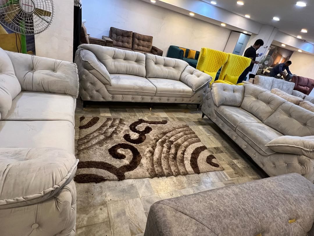 Sofa Photo (3/3)