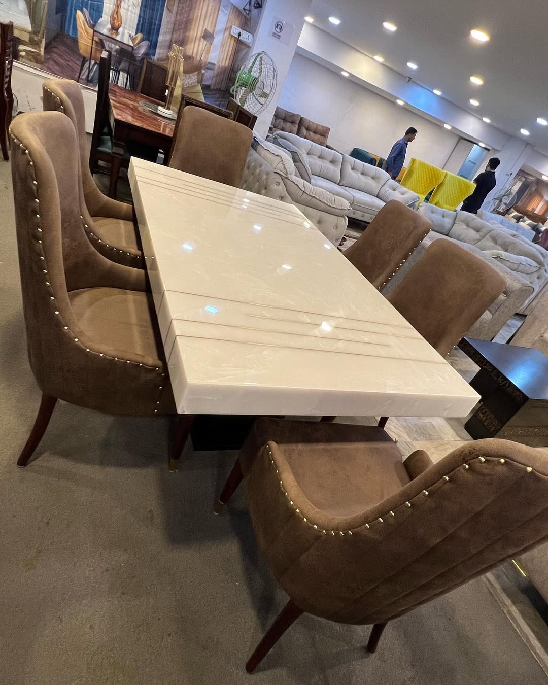Dining Table Photo (3/3)
